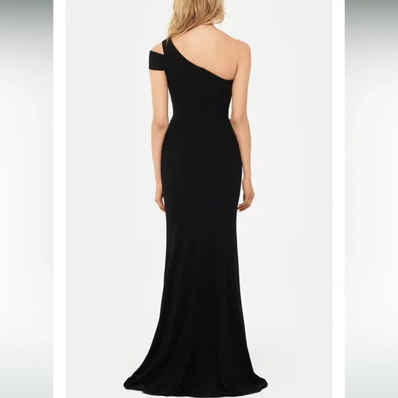 One-Shoulder Scuba Crepe Gown
Betsy & Adam - Picture 2 of 3